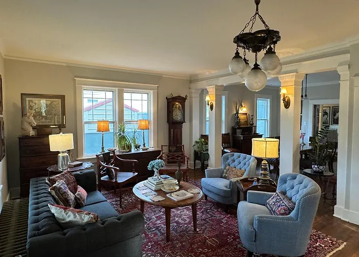 Spacious Central Gardens Home